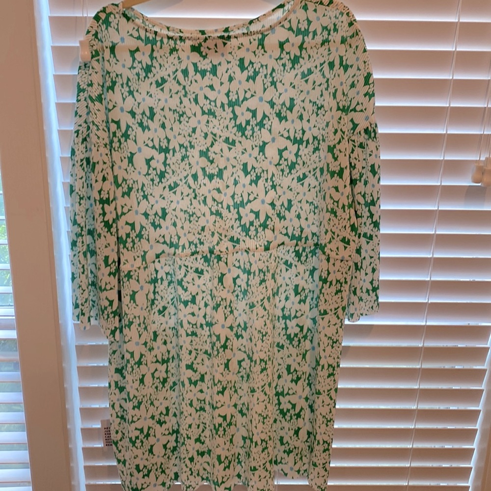 Green floral shift dress
